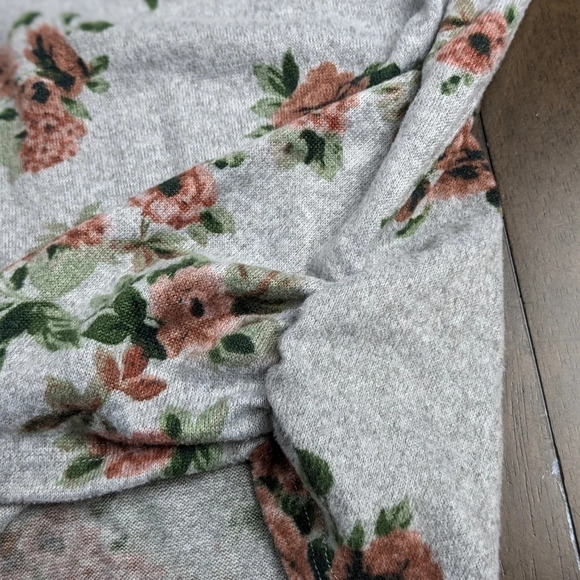 Floral longer sleeve crew neck T shirt with details XL - Picture 7 of 10